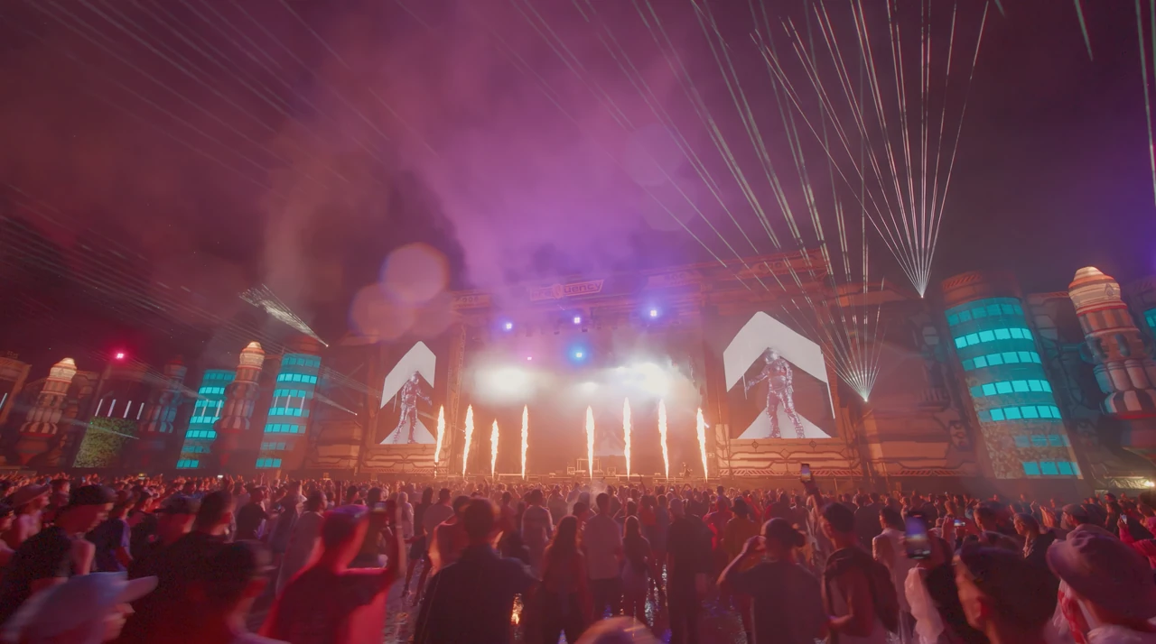 Red and white geometric stage visuals – FREQUENCY FESTIVAL, Sankt Pölten, Austria