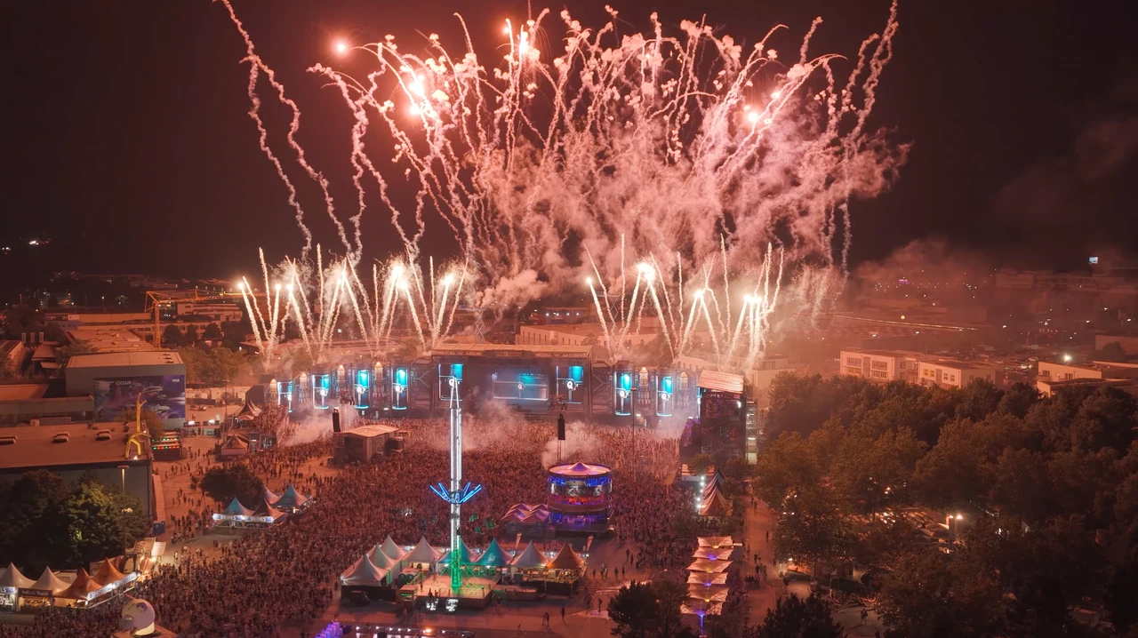 Wide view of the festival stage with fireworks – FREQUENCY FESTIVAL, Sankt Pölten, Austria