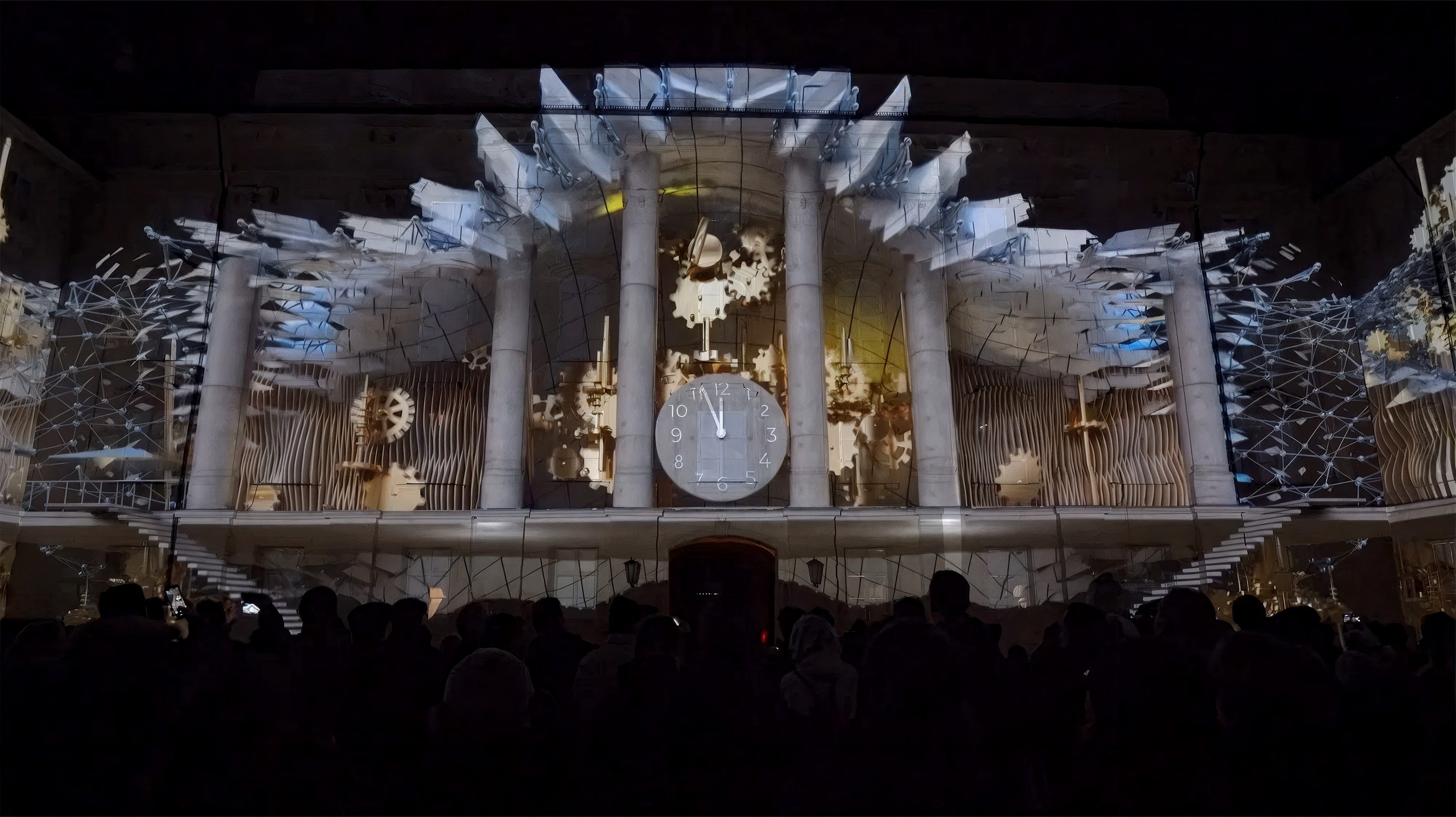 Alpine Bildmotive als architektonische Mapping-Show – MOUNTMAGIC, Hofburg, Innsbruck, Österreich