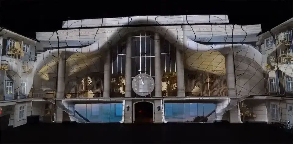 Dreidimensionale Tiefenillusion als Fassadenmapping – MOUNTMAGIC, Hofburg, Innsbruck, Österreich