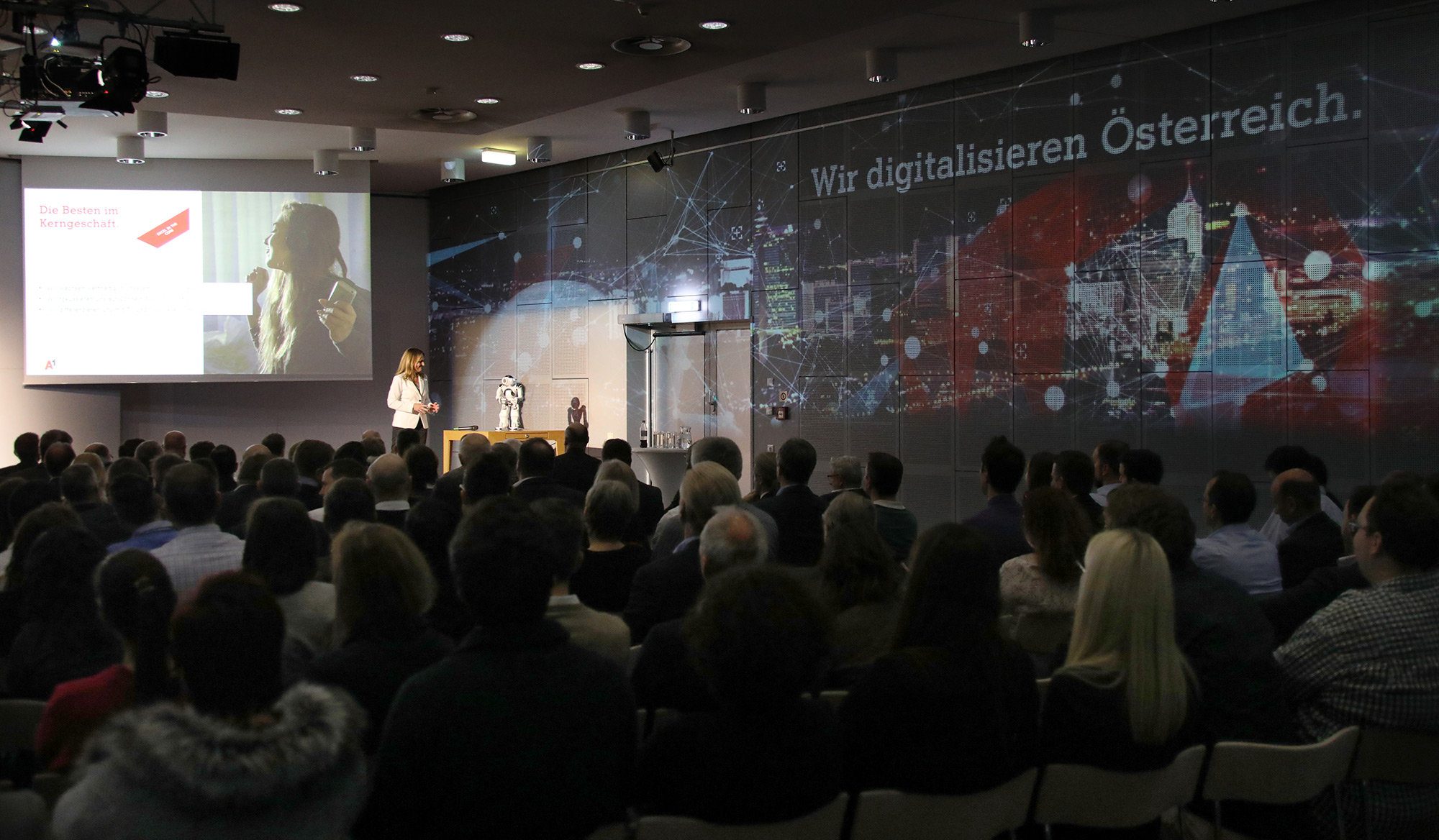 Vortrag und Live-Bild vor den umlaufenden Panoramaprojektionen – A1 Kick-off, A1 Headquarter, Wien, Österreich