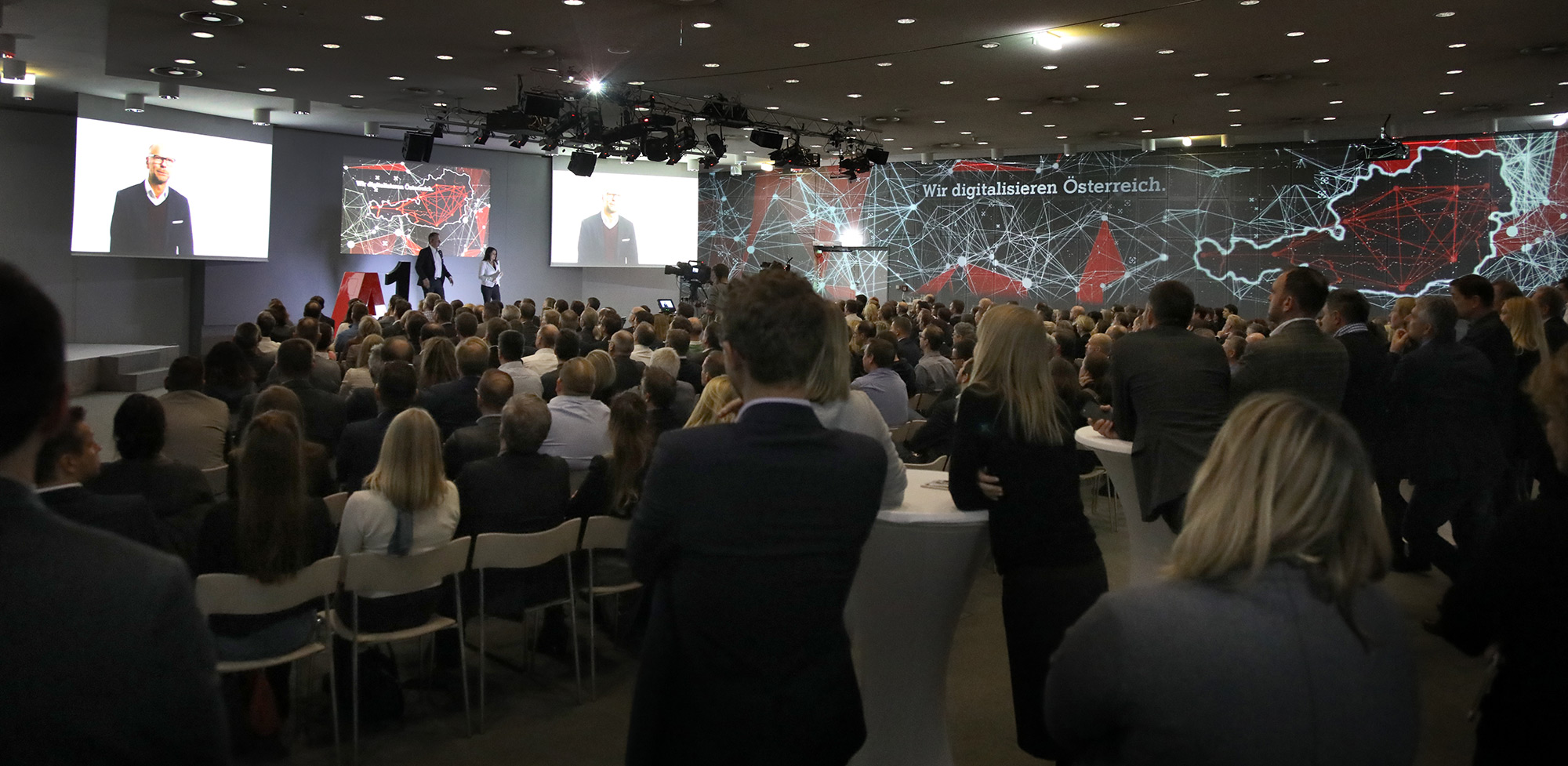 Vortrag und Live-Bild vor den umlaufenden Panoramaprojektionen – A1 Kick-off, A1 Headquarter, Wien, Österreich