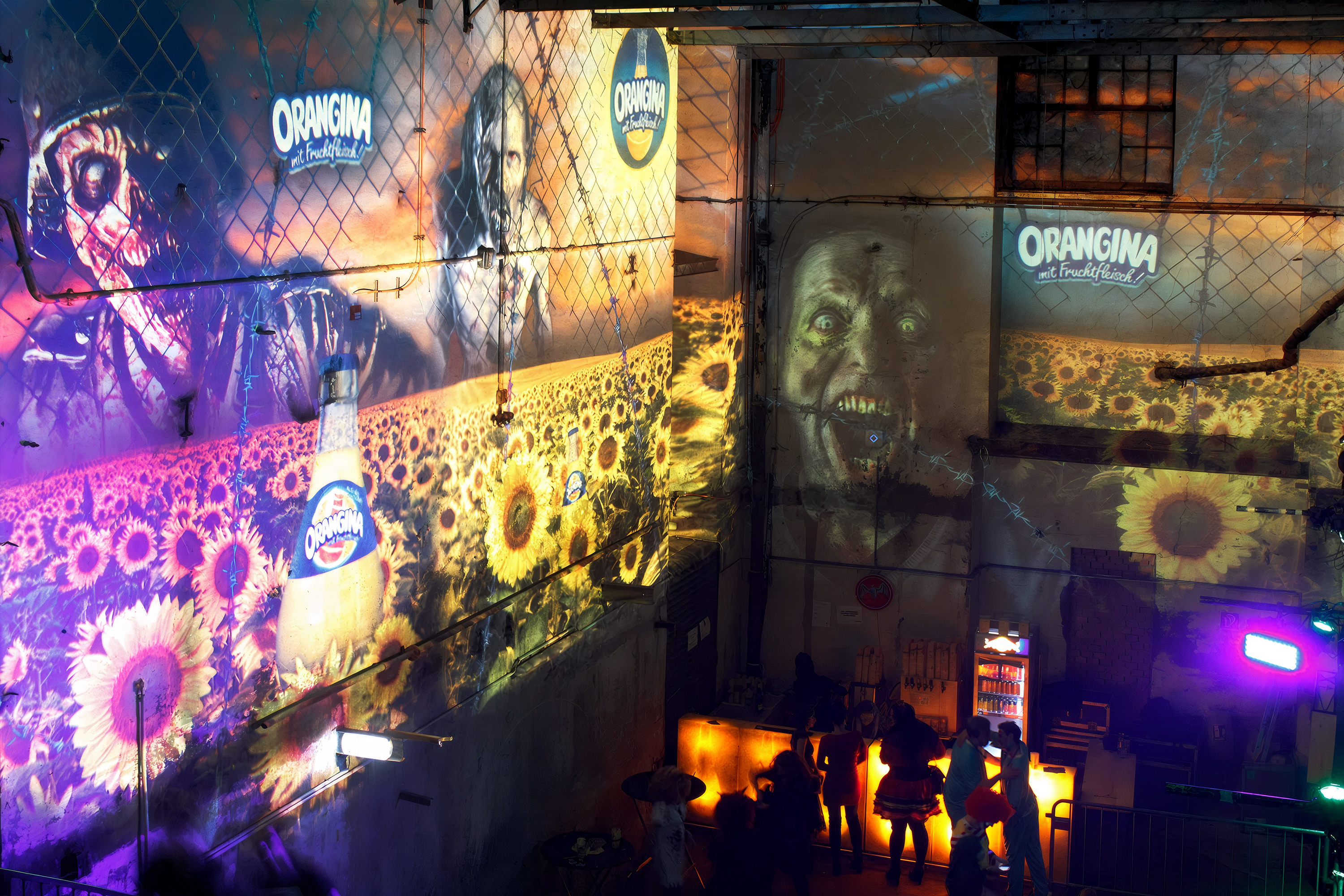 Sonnenblumen und Markenmotive als Hallenprojektion – SCARY FEST, Ottakringer Brauerei, Wien, Österreich